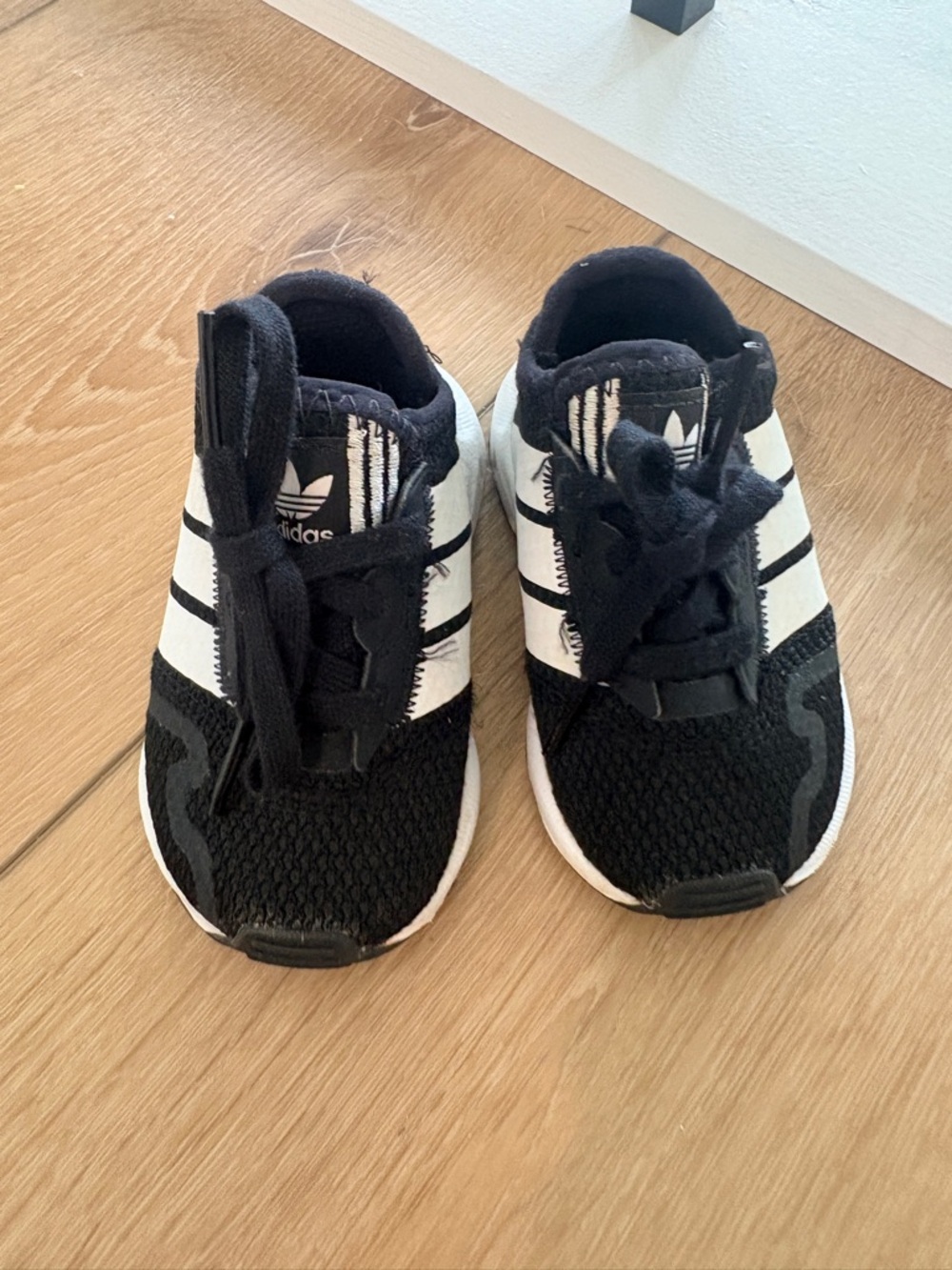 adidas Baby Black and White Athletic Sneakers size 4k